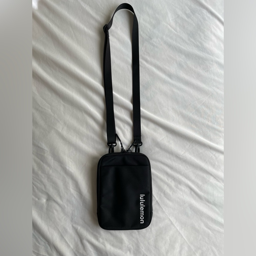 Black Lululemon bag